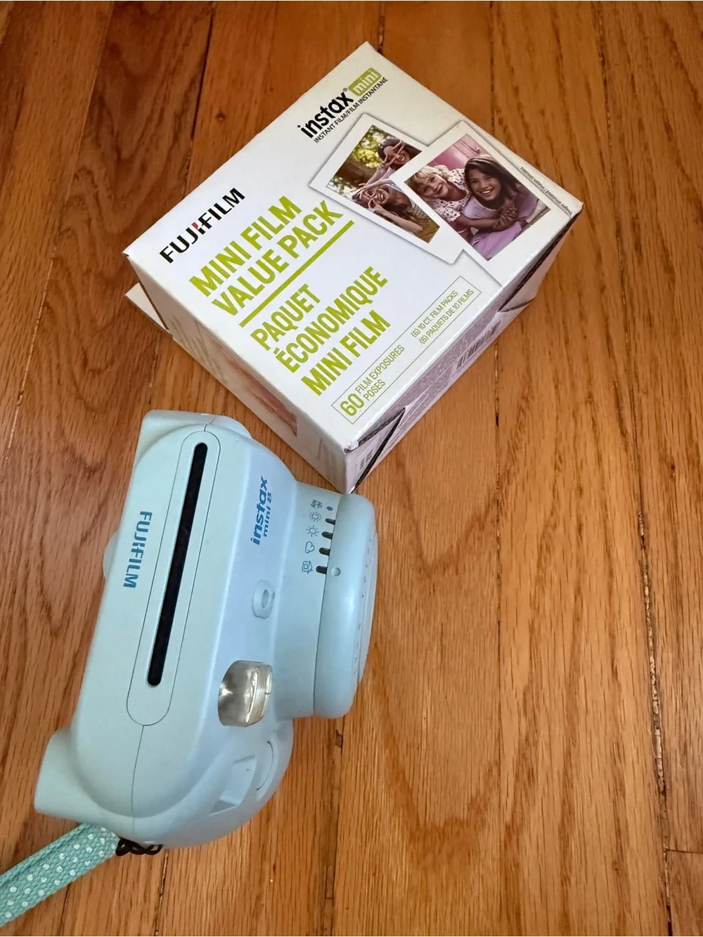 Fujifilm Instax Mini 8. Not Fully Tested, Flash/Lens/Ejection Work, Expired Film